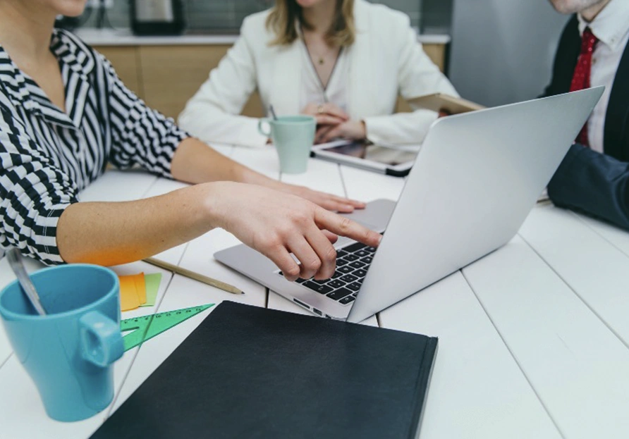 Ventajas del email certificado para la gestión de contratos en RRHH